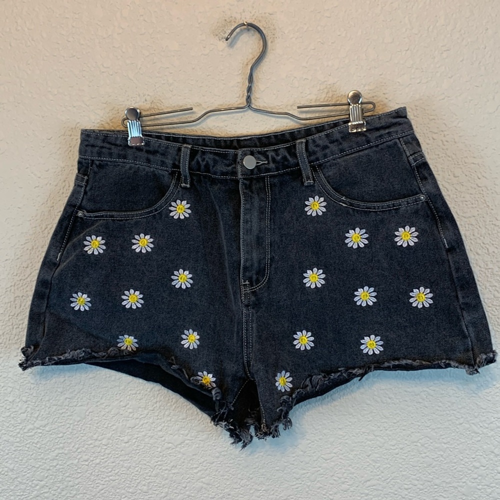 Shein black floral embroidered short sz L festival summer concert preppy girly
